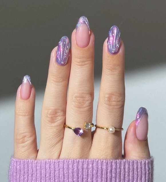 Mermaid festival nail inspo using purple magnet gel polish and chrome 